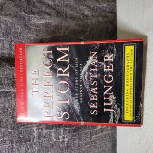 3/$10 The Perfect Storm. A true story of men against the sea